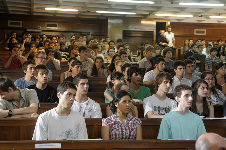 Estudiantes de ingenieria de la UBA. Archivo