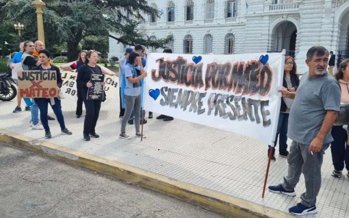 Nutrida marcha en protesta contra la  inseguridad, en La Plata. Foto: Gentileza El Día