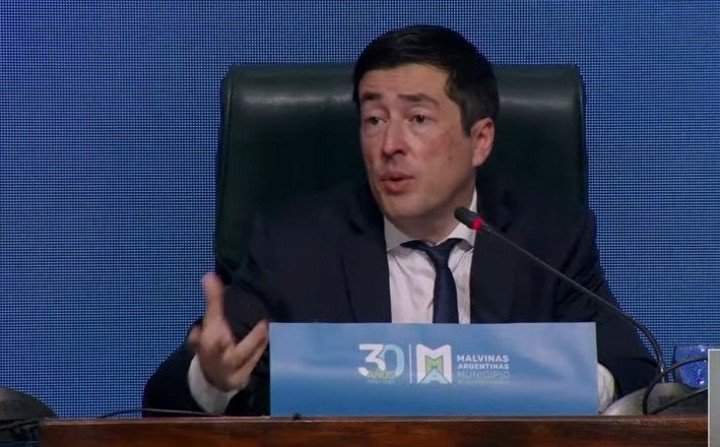 Leo Nardini en la apertura de sesiones ordinarias del municipio de Malvinas Argentinas.