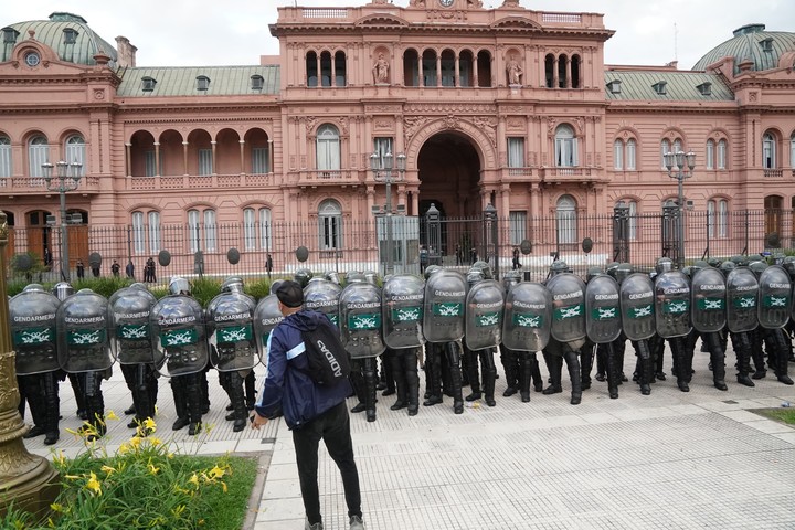 Operativo de seguridad frente a la Casa Rosada Foto: Emmanuel Fernández