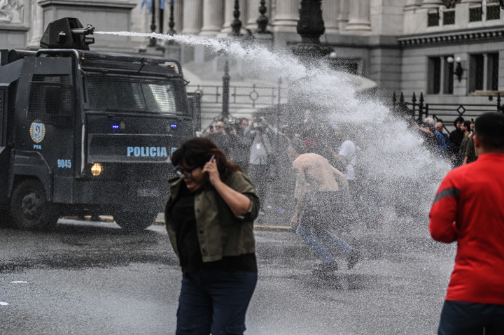Incidentes en el congreso la marcha de Jubilados. Foto: Federico López Claro. 