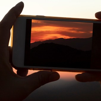 Cómo sacarle fotos a la "Luna de Sangre" con el celular y que parezcan profesionales