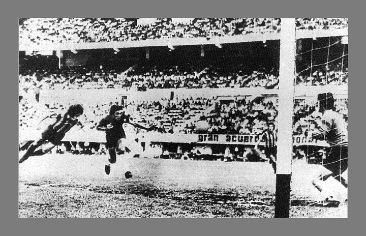 La famosa palomita de Aldo Pedro Poy, que le dio el triunfo a Central 1-0 sobre Newell's, el 19 de diciembre de 1971. 