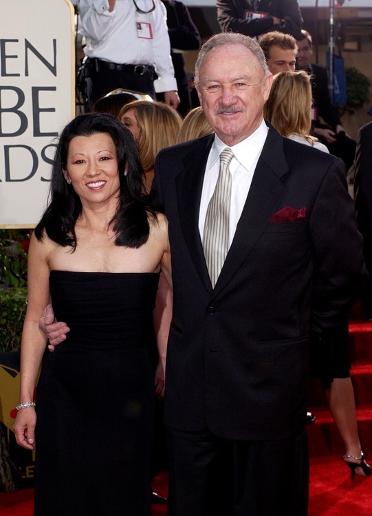 Betsy Arakawa y Gene Hackman en la gala núnero 60 de los Golden Globe Awards en 2003.(AP Photo/Mark J. Terrill)