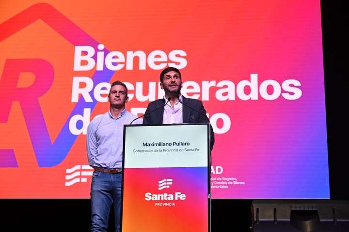 Maximiliano Pullaro disertó en la subasta de Bienes Recuperados del Delito, en el Salón Metropolitano de Rosario. Foto Gobierno de Santa Fe.