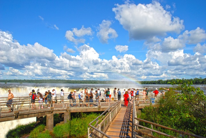 El Parque Nacional Iguazú es uno de los más visitados del país a lo largo del año. 