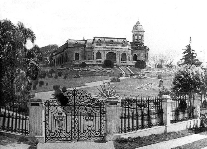 Una vista del palacio a fines de la década del 30, cuando concluyó la reforma impulsada por Rómulo y Andrés Raggio. Foto Municipalidad de Vicente López