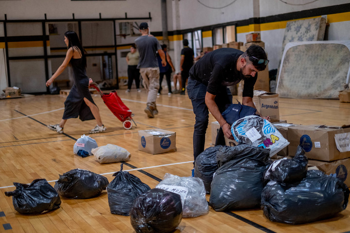 El club social y deportivo Olimpo usó sus instalaciones para recibir evacuados y donaciones. Foto Diego Izquierdo 