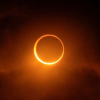 Eclipse Solar 2025: rituales recomendados y peligrosos según los astrólogos