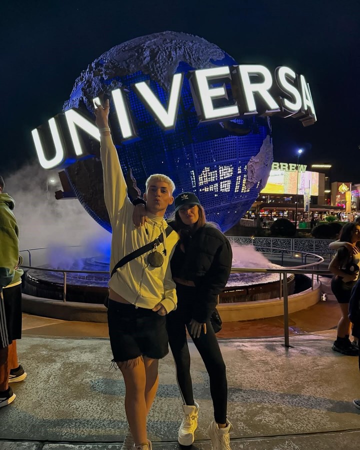 Florencia y Juan en Universal. Foto: Instagram