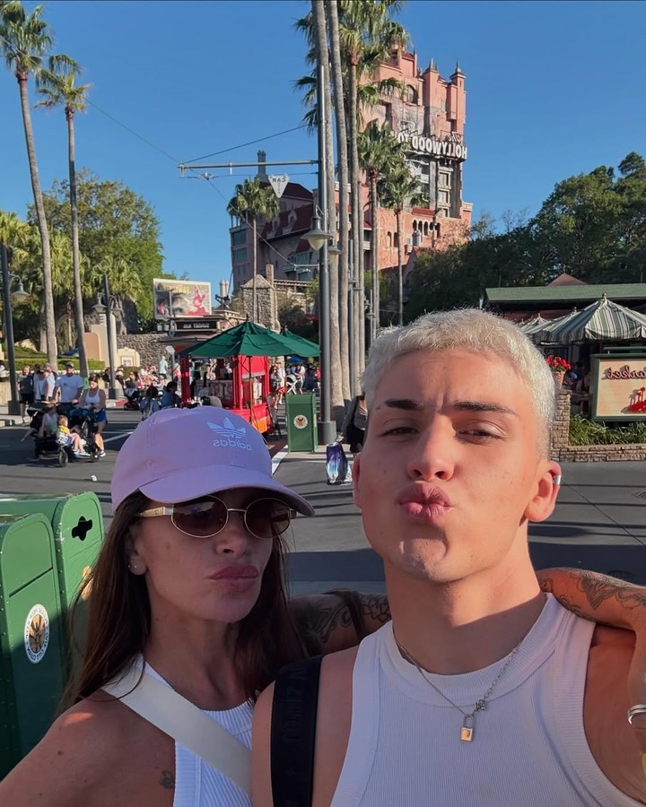 Florencia Peña junto a su hijo Juan. Foto: Instagram