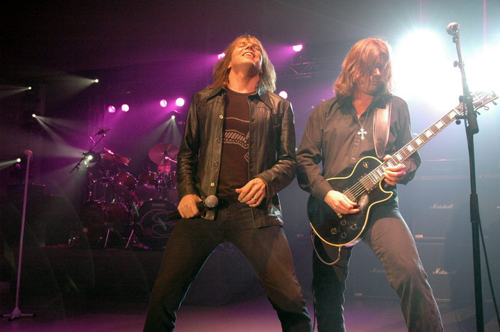 El cantanteJoey Tempest y el guitarrista John Norum, ambos de la banda de rock Europe, en 2004. Foto: EFE