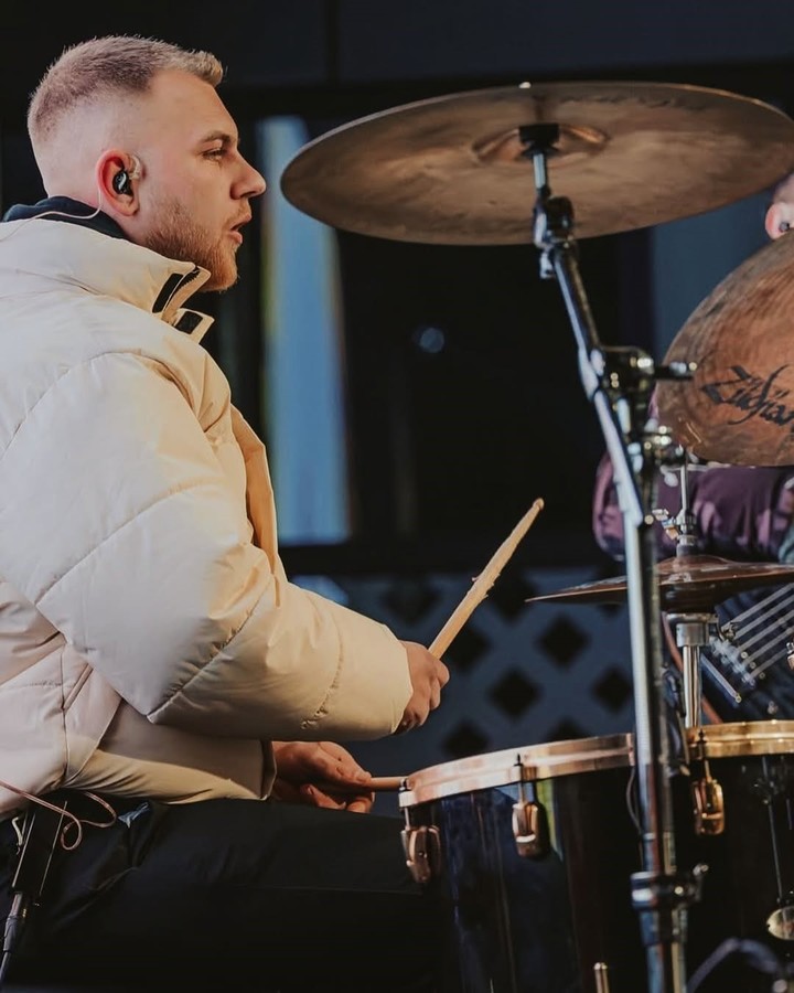 Gjorgi Gjorgiev, el baterista de la banda DNK, quien murió este domingo en el incendio del boliche Pulse.