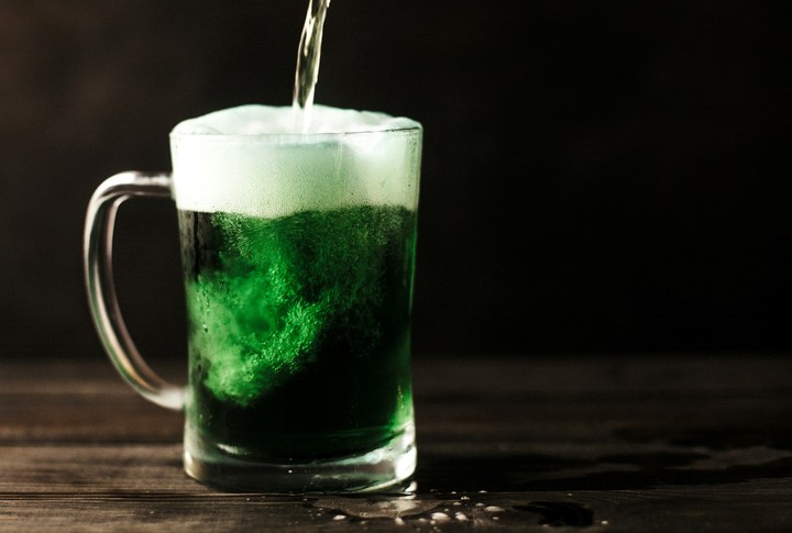 En el Día de San Patricio se acostumbra a tomar cerveza. Foto: Unsplash.