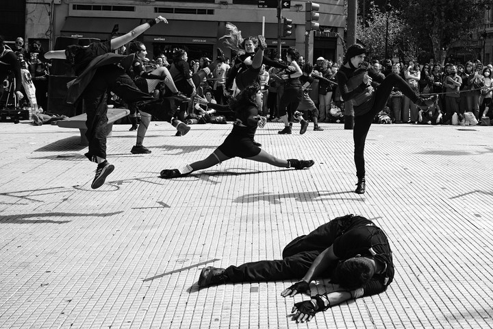 Performance del Colectivo del fin de un mundo FUNO. Foto: Philippe Enquin, Buenos Aires, otra mirada. Gentileza: Casa del Bicentenario.