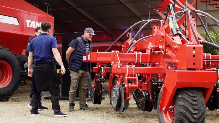 La tercera generación de la sembradora 9200 Air Drill de Tanzi se llevó las miradas en Expoagro 2025.