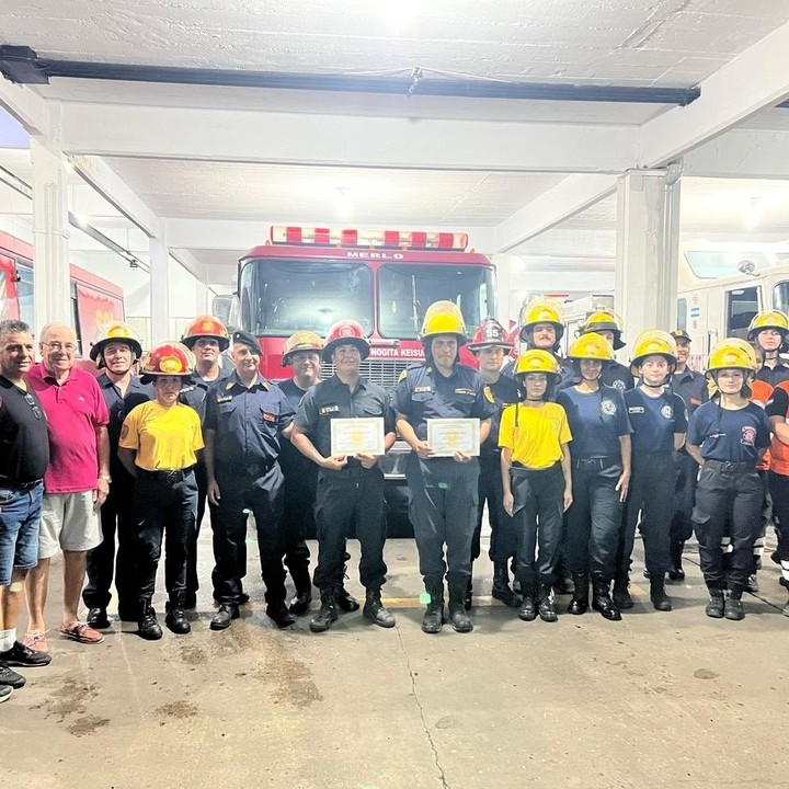 Tras regresar de Neuquén, en el Cuartel Central de Merlo fueron homenajeados por sus compañeros.