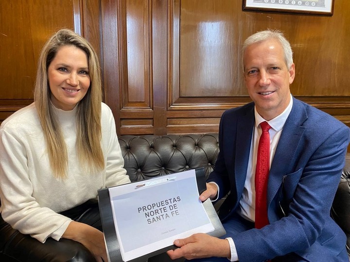 Dionisio Scarpin, ex senador nacional y actual diputado provincial de Santa Fe, junto a la senadora nacional Carolina Losada.