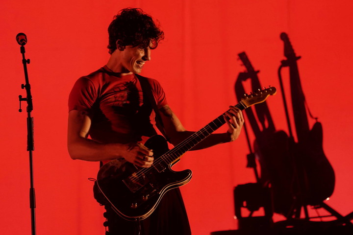 Shawn Mendes bajo la lluvia. Foto: Martín Bonetto