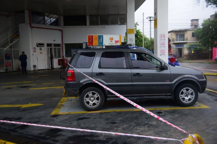 La Ecosport del hombre que resultó muerto esta madrugada fue retenida por la Policía. Foto: Pedro Castillo / La Voz