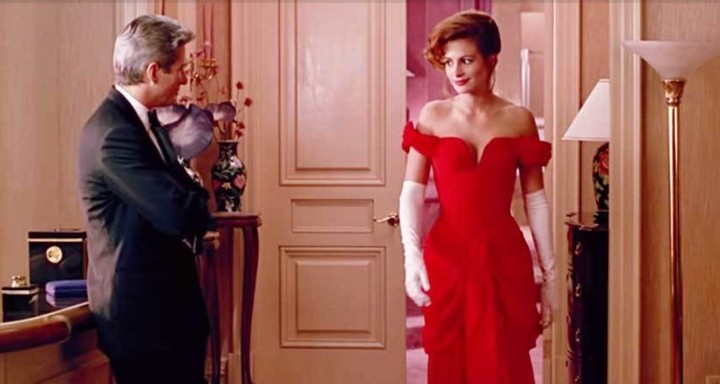 Una de las escenas más icónicas de Pretty Woman es cuando Edward le regala un collar a Vivian (Captura de video).