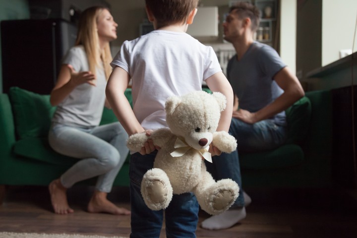 Cómo proteger a tus hijos del dolor del divorcio: estrategias clave para padres./ Foto: Shutterstock.