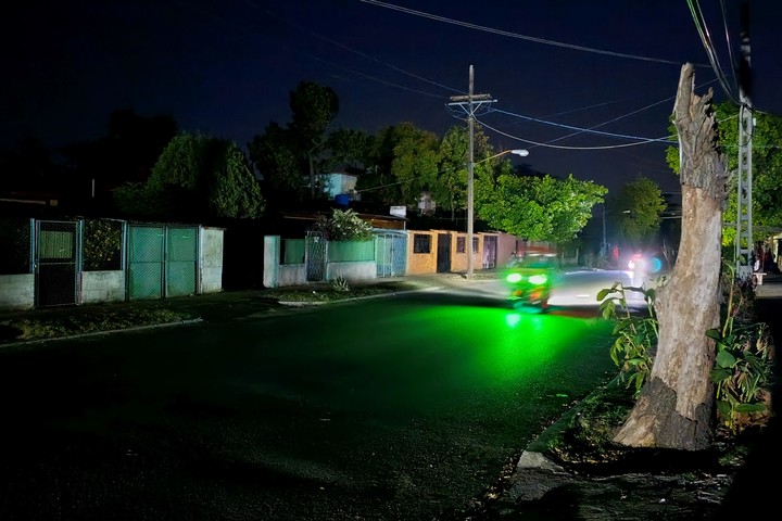 Una calle sin luz en La Habana durante el enorme apagón. EFE 