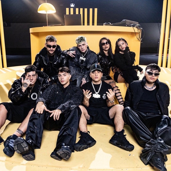 Los Del Espacio, el supergrupo del trap formado por Lit Killah, Tiago PZK, María Becerra, Duki, Emilia, Rusherking, FMK y el productor Big One. Foto de prensa