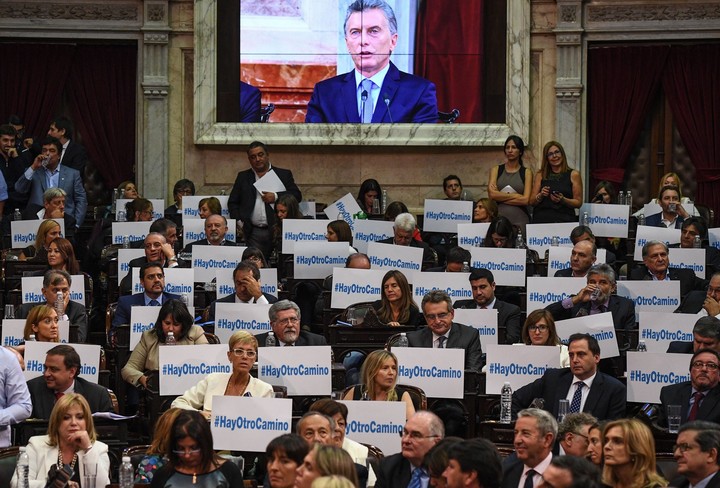 Oposición. La bancada kirchnerista en una apertura de sesiones del ex presidente Mauricio Macri. Foto: Charly Díaz Azcue/ Prensa Senado / AFP)