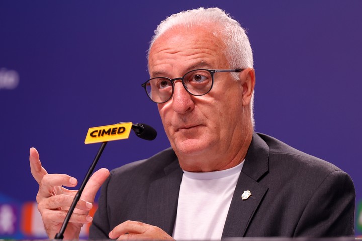 El entrenador de Brasil, Dorival Júnior, en rueda de prensa. Foto: EFE/ Andre Coelho.