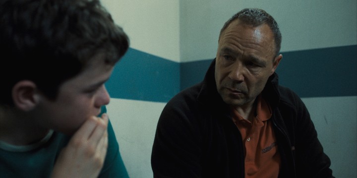 Owen Cooper (I) y Stephen Graham (D) en una escena de "Adolescencia". Foto: Netflix