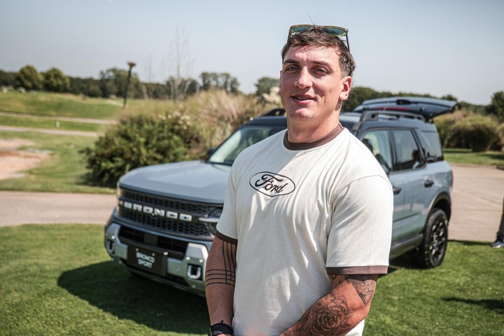 Luciano González Rizzoni, jugador de Los Pumas 7s, durante la presentación del nuevo Ford Bronco.
