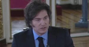 Milei dijo que la investigación de The New York Times “parece un conjunto de chimentos de peluquería de despechadas”