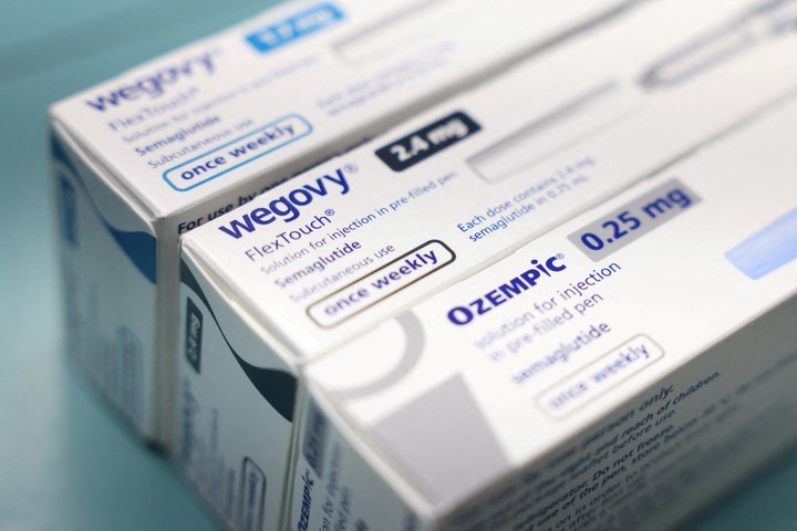 Ozempic es el nombre comercial de un medicamento que tiene semaglutida como principio activo, una sustancia indicada para el tratamiento de la diabetes tipo 2.