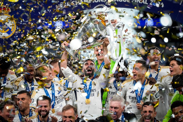 Real Madrid, rey del mundo, festeja la Champions del año pasado. Foto: AP Photo / Kirsty Wigglesworth.