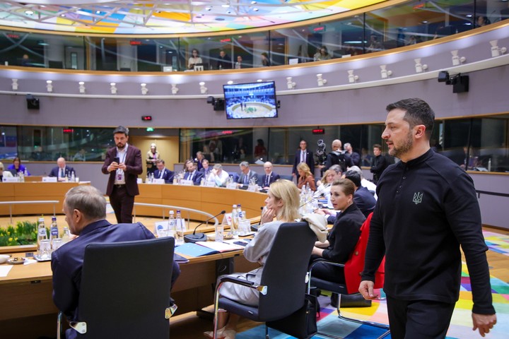 Volodimir Zelenski, este jueves, presente en la cumbre de la Unión Europea sobre el aumento del gasto en defensa. Foto: EFE  