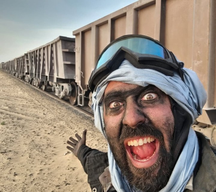 Nicolás Pasquali se cubrió el rostro con un turbante y utilizó su árabe básico para pasar desapercibido en Zuerat. Foto: Instagram @nicopasqualiok.