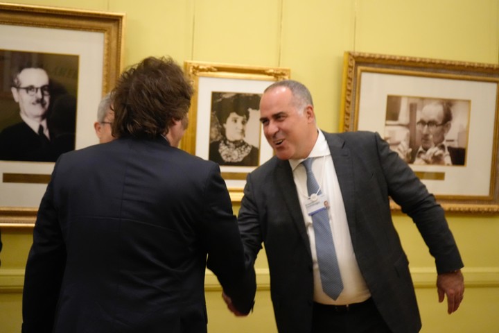 El Presidente Javier Milei y el vicepresidente Ejecutivo de Enel, Roberto Deambrogio, en Casa Rosada. 