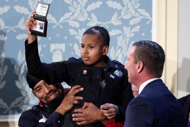 DJ Daniel, de 13 años, fue designado agente secreto por Donald Trump, en el discurso del presidente de Estados Unidos. Foto REUTERS/Kevin Lamarque 