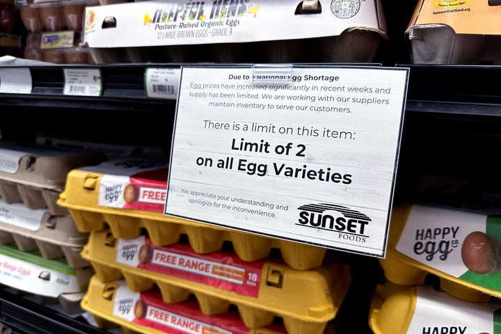 Los Estados Unidos limitó la compra y ya se venden huevos por unidad. Foto: AP 