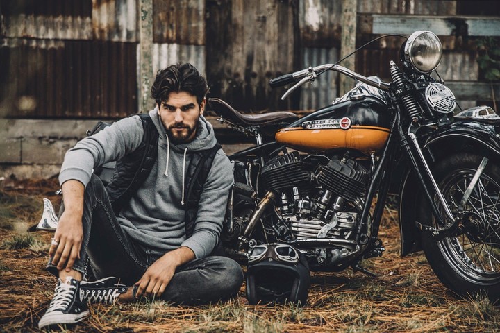 Hecho a medida. Diseños de Post Script pensados especialmente por un motociclista.