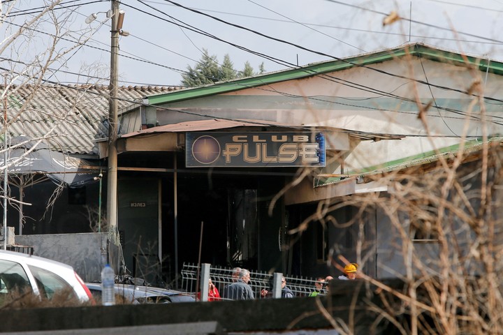 El frente del club Pulse, el boliche donde se desató la tragedia en Macedonia del Norte. Foto: Reuters