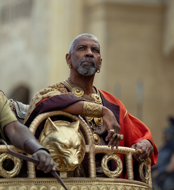 Gran interpretación de Denzel Washington como el comprador de esclavos: intrigante, maquiavélico...