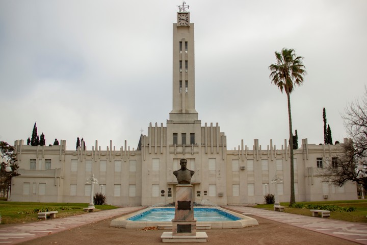 Palacio Municipal de Pellegrini. Foto: Martín Aurand.