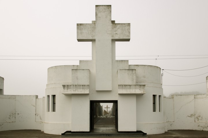 Portal del Cementerio Municipal de Salliqueló. Foto: Martín Aurand.