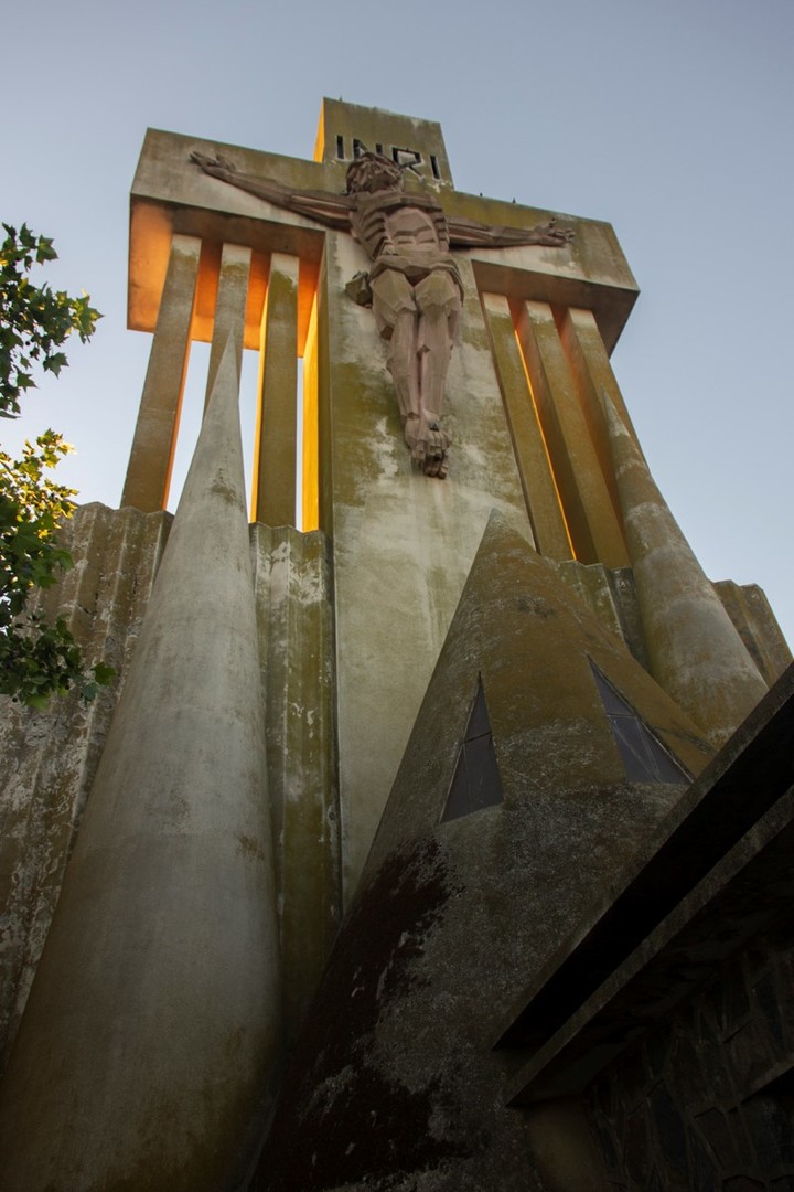 El portal del Cementerio Municipal de Laprida. Foto: Martín Aurand.