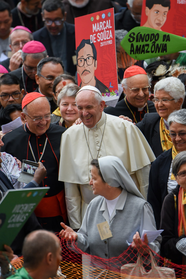 El papa Francisco en octubre de 2024, durante la procesión previa a apertura del Sínodo sobre Amazonia. Foto: Víctor Sokoowicz 