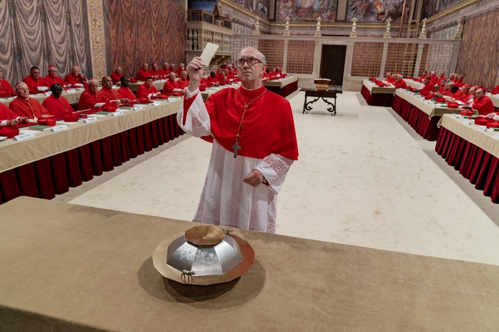 Jonathan Pryce, como el Papa Francisco.