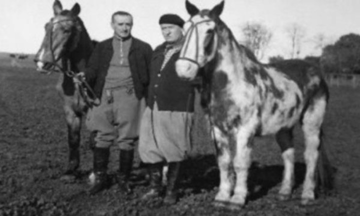 De izquierda a derecha: "Gato", Aimé, Emilio Solanet y "Mancha", en Argentina, años después de la travesía.