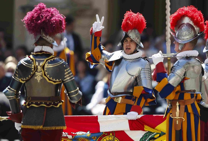 La Guardia Suiza durante la ceremonia de jura de nuevos reclutas. (Foto: Reuters)